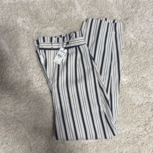 NWT Women’s Express Ankle high rise cream, white and navy size 4S